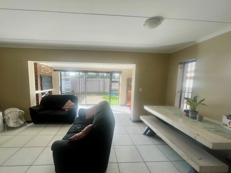 To Let 3 Bedroom Property for Rent in Protea Heights Western Cape